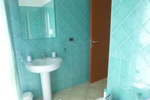 Dusj, hårføner og bidé