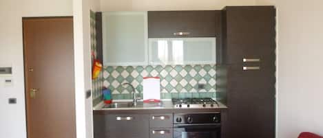 Microwave, oven, stovetop, coffee/tea maker