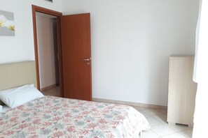 2 chambres, fer et planche à repasser