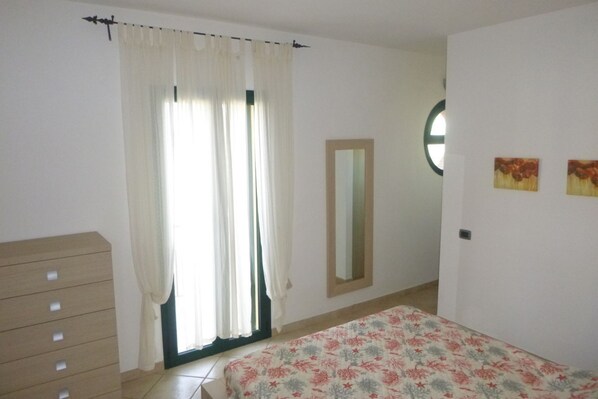 2 bedrooms, iron/ironing board