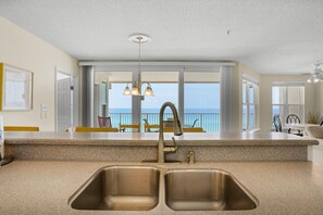 Apartment, Mehrere Betten (The Palms #602) | Eigene Küche