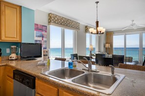 Condo, Multiple Beds (Grandview East 301) | Private kitchen