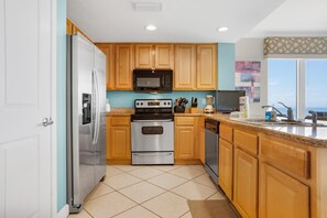 Condo, Multiple Beds (Grandview East 301) | Private kitchen