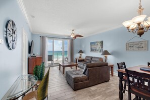 Living area - Twin Palms 402 (Panama City Beach)