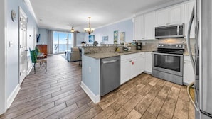 Kondominium, Beberapa Tempat Tidur (Twin Palms 402) | Dapur pribadi | Oven dan pemanggang roti