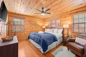 4 chambres, bureau, fer et planche à repasser, lit parapluie