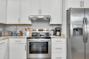 Casa adosada, varias camas (Pelican at Sound Side) | Cocina privada | Horno y tostadora