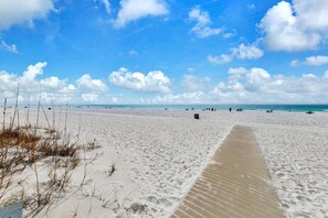 Appart'hôtel, plusieurs lits (Sunbird 102W) | Plage