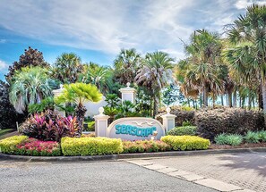 Apartamento, varias camas (Seascape Villas 148- Vacay with a Vie) | Jardines del alojamiento