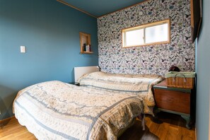 2 bedrooms, travel crib, WiFi, bed sheets
