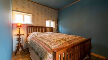 2 bedrooms, travel crib, WiFi, bed sheets