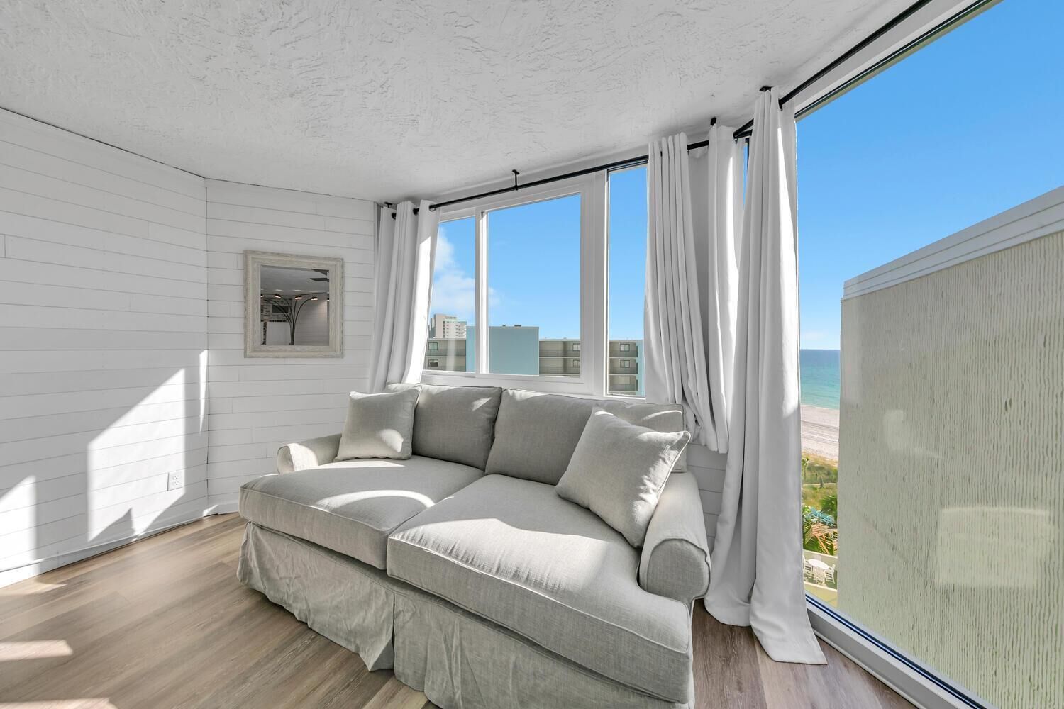 Studio, 1 Queen-Bett und Schlafsofa (Top of the Gulf 811) | Wohnbereich