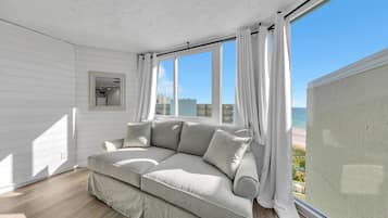 Studio, 1 Queen Bed with Sofa bed (Top of the Gulf 811) | Living area | TV