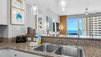 Condo, 1 cama King size y sofá cama (Shores of Panama 1117) | Interior