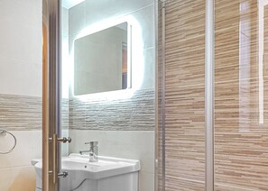 Bathroom - Valley Vineyard Vale (Saundersfoot)