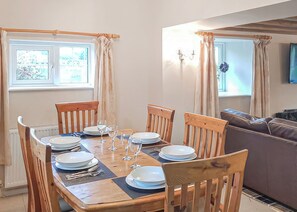 Dining - Valley Vineyard Vale (Saundersfoot)