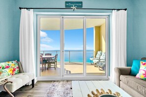 Leilighet, flere senger (Ocean Villa 2303) | Oppholdsområde | TV