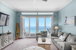 콘도, 침대(여러 개) (Laketown Wharf Penthouse 2026) | 거실 공간 | TV