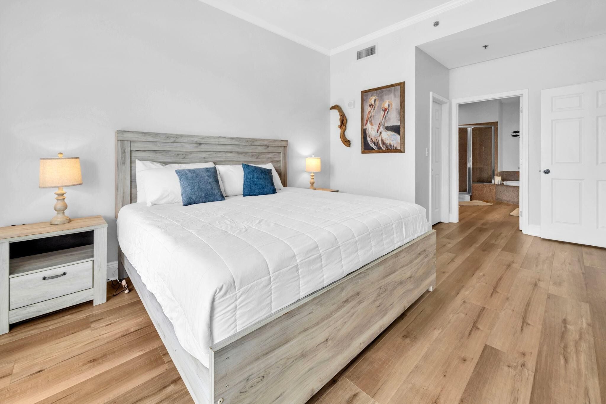 Condo, Multiple Beds (Laketown Wharf Penthouse 2026) | 2 bedrooms, WiFi