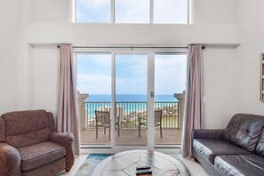 公寓式客房, 多张床 (Ariel Dunes II 2404) | 起居区 | 电视