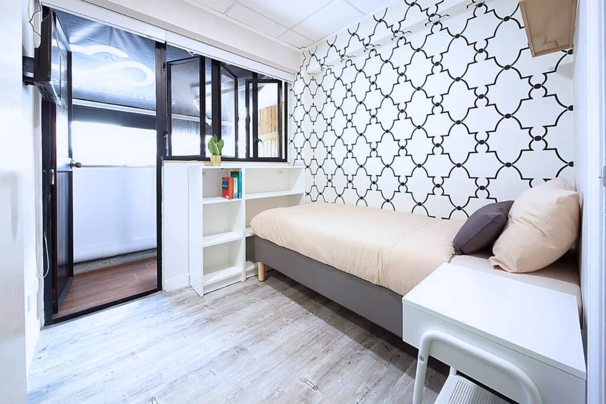 Quarto solteiro standard, sacada | 1 quarto, escrivaninha, ferros/tábuas de passar roupa, Wi-Fi de cortesia