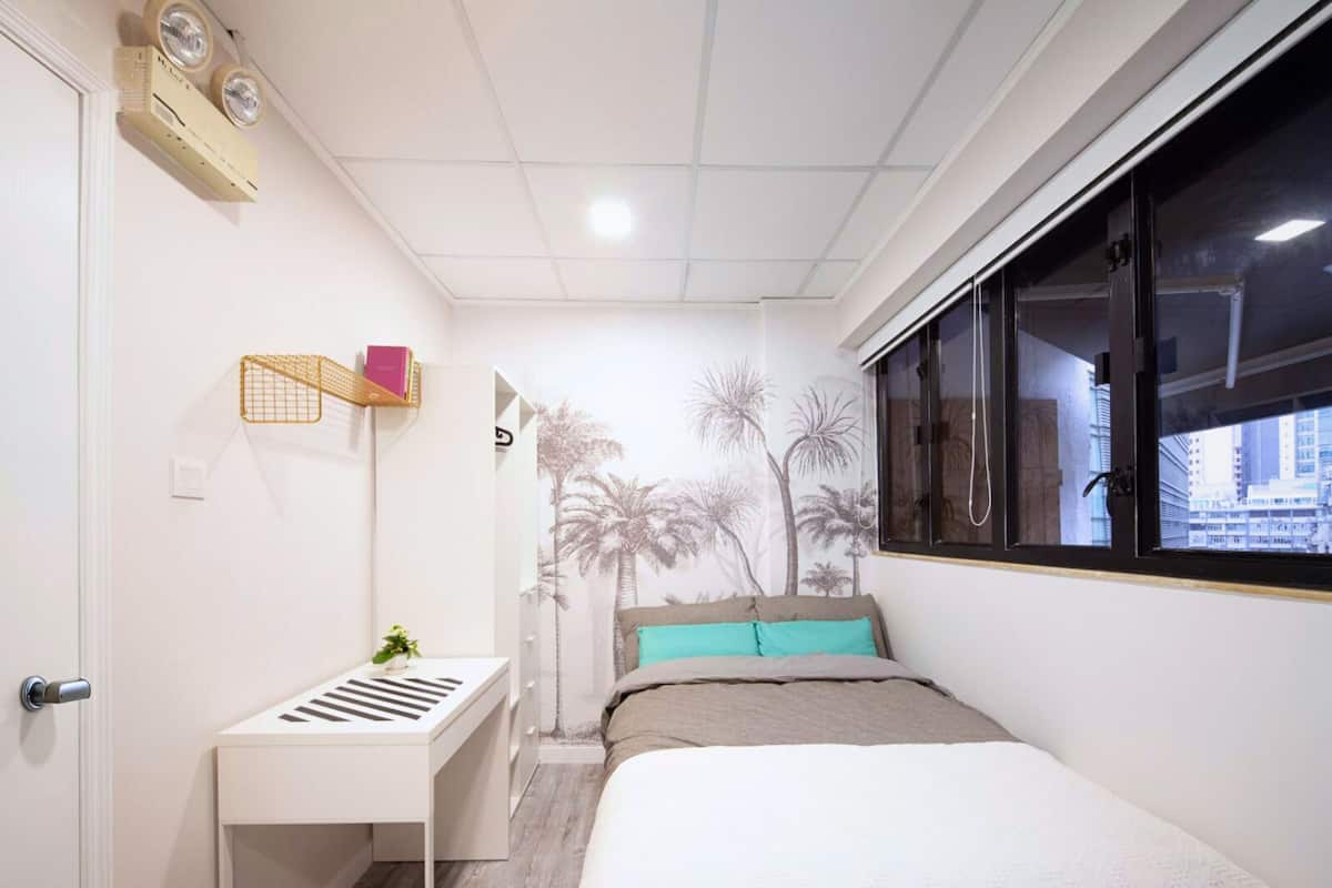 Quarto casal standard, sacada | 1 quarto, escrivaninha, ferros/tábuas de passar roupa, Wi-Fi de cortesia