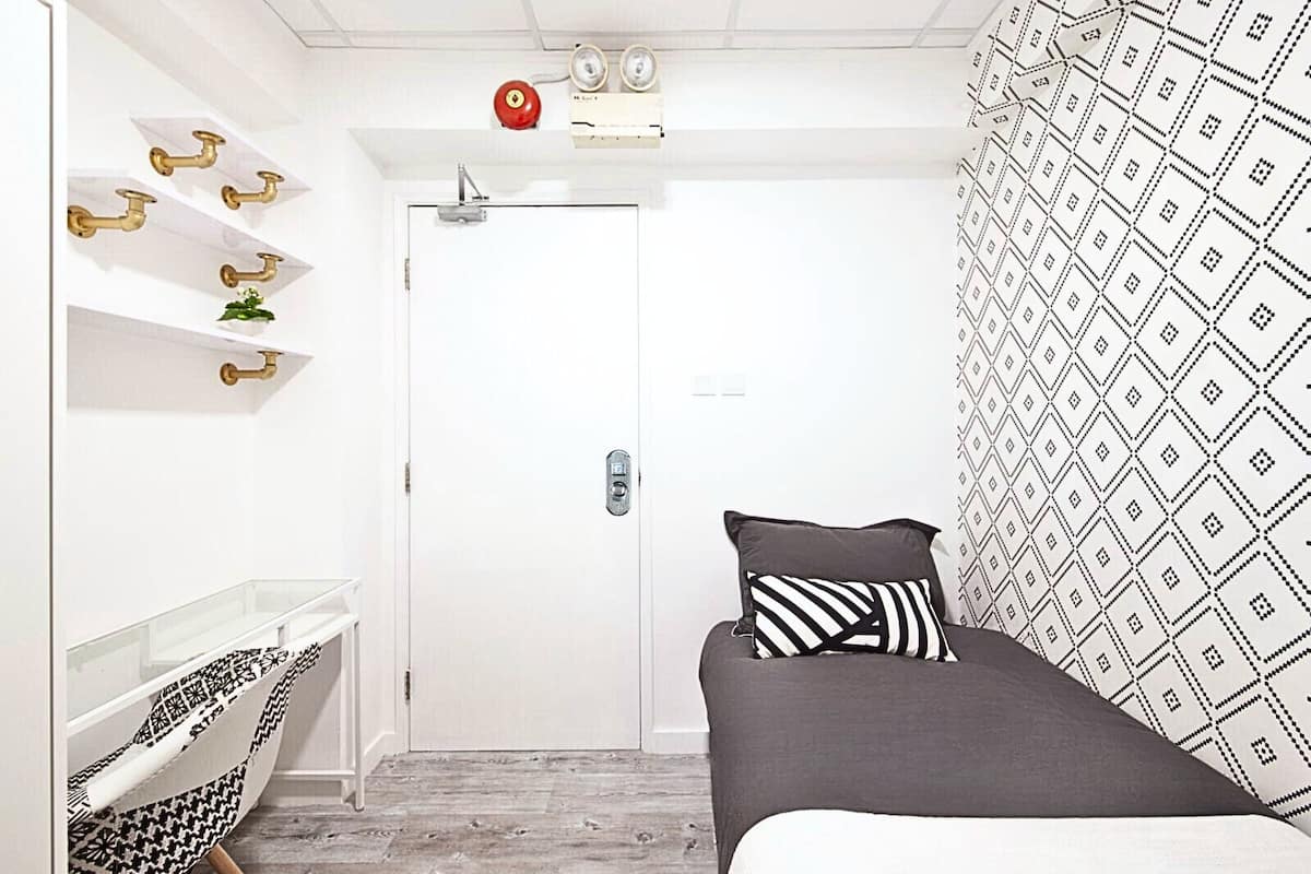 Quarto solteiro standard | 1 quarto, escrivaninha, ferros/tábuas de passar roupa, Wi-Fi de cortesia