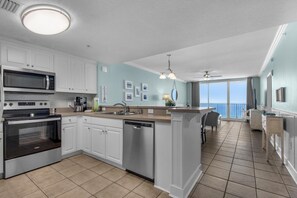 Appart'hôtel, plusieurs lits (Majestic Beach Towers 1-1302) | Cuisine privée