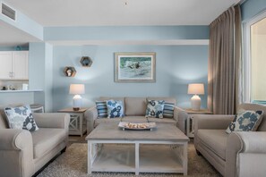 公寓客房, 1 張特大雙人床和 1 張沙發床 (Calypso 3-708) | 起居區 | 電視