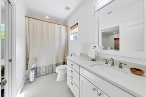 House, Multiple Beds (Salty Dog) | Bathroom | Towels, soap, toilet paper - Salty Dog (Santa Rosa Beach)