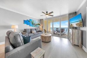 Condo, Multiple Beds (Emerald Beach 1036 - Turquoise Turtle) | Living area