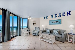 Lejlighed - 1 kingsize-seng med sovesofa (Sunbird 709W Beach Life) | Opholdsområde | Tv