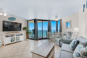 Lejlighed - 1 kingsize-seng med sovesofa (Sunbird 709W Beach Life) | Opholdsområde | Tv