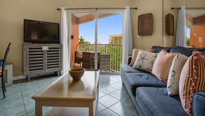 Leilighet, 1 queensize-seng med sovesofa (Gulfview II 327) | Oppholdsområde | TV
