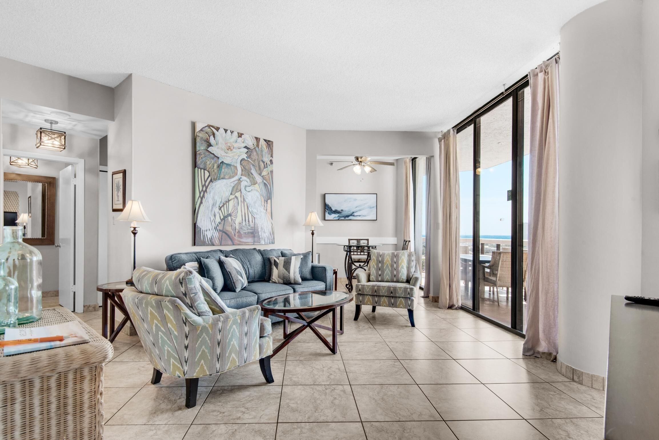 Appartement, Meerdere bedden (Surfside Resort #1509) | Woonruimte | Televisie