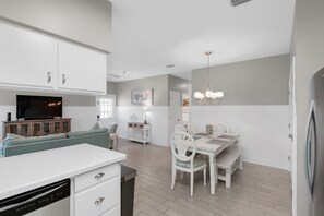 Interior - Golden Shores (Panama City Beach)
