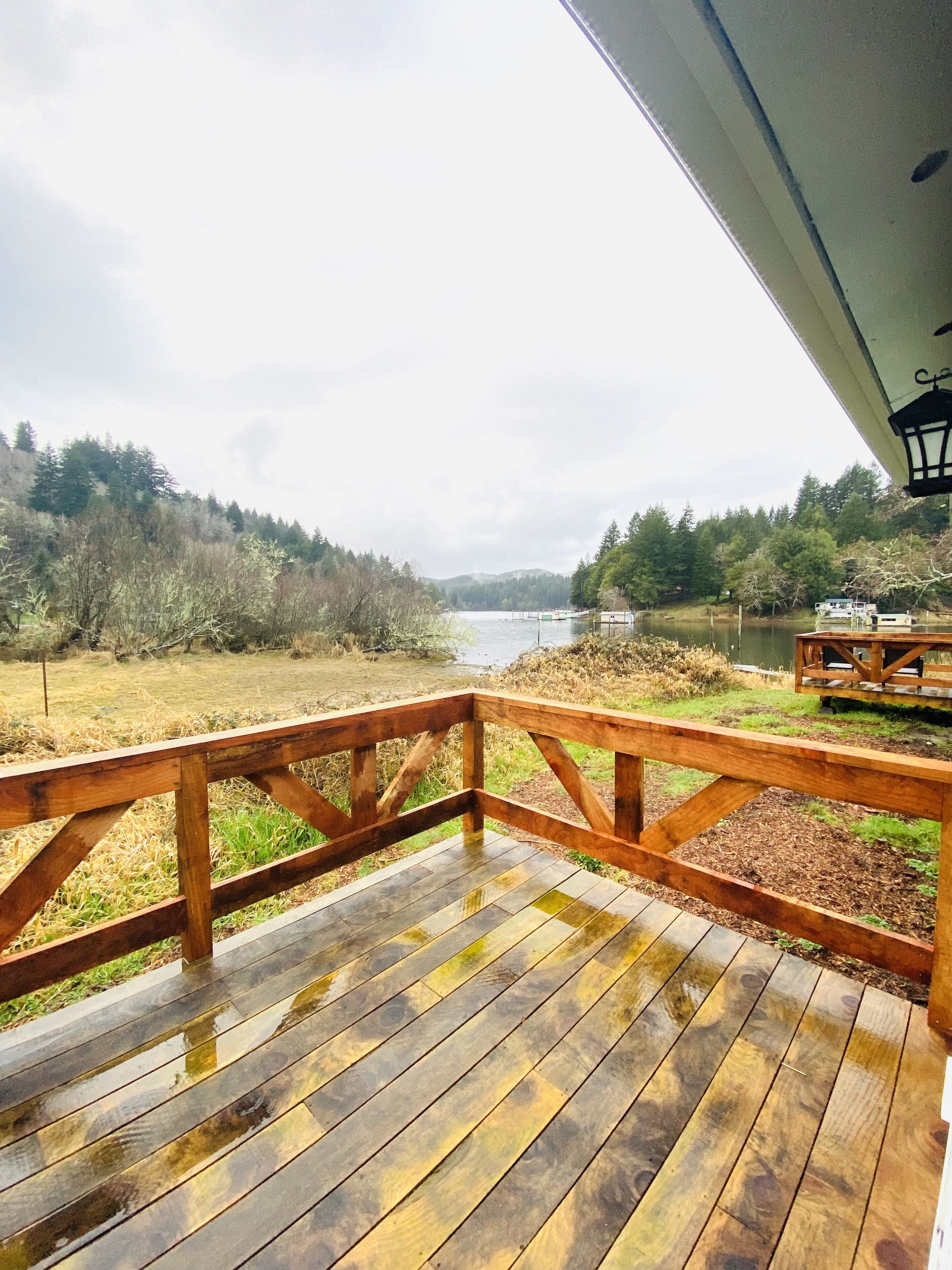 BEAUTIFUL LAKEFRONT HOME with its own private boat ramp to launch your boat !!!