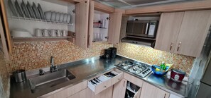 Private kitchen - Alojamiento Entero a 800metros Estación Poblado Cerca a Puntos de Interés (Medellín)