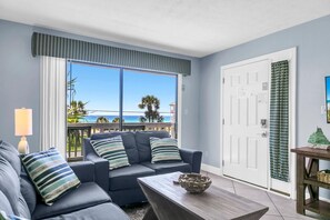 Leilighet, flere senger (Endless Summer A21) | Oppholdsområde | TV