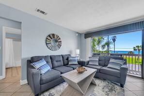 Leilighet, flere senger (Endless Summer A21) | Oppholdsområde | TV