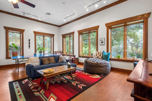 Cozy Guest House on Fitzhugh Rd in the Hill Country, 14 miles to downtown Austin