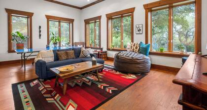 Cozy Guest House on Fitzhugh Rd in the Hill Country, 14 miles to downtown Austin
