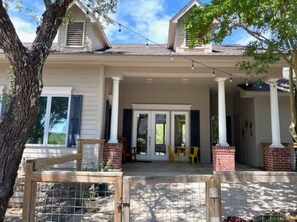 Exterior - Cozy Guest House on Fitzhugh Rd in the Hill Country, 14 miles to downtown Austin (Austin)