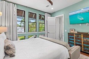 House, Multiple Beds (Paradise Pete's)