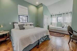 House, Multiple Beds (Paradise Pete's) | 3 bedrooms, WiFi