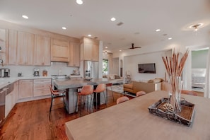 House, Multiple Beds (Paradise Pete's) | Interior