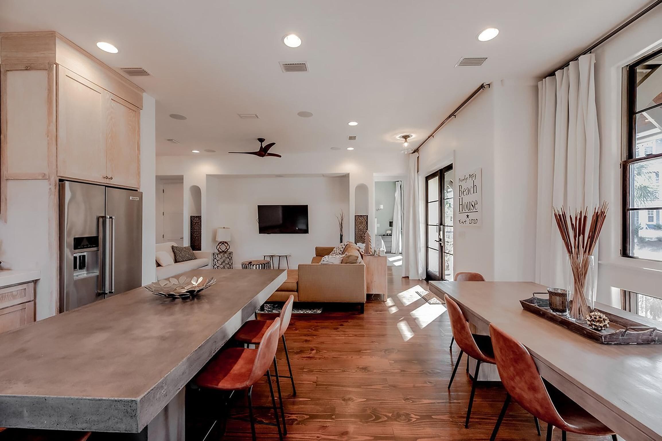 House, Multiple Beds (Paradise Pete's) | Dining