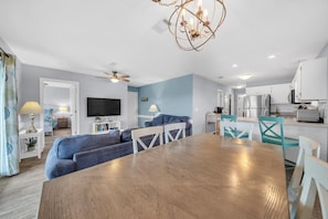 Condo, várias camas (Beachside Villas 933) | Cozinha privada | Fogão, torradeira
