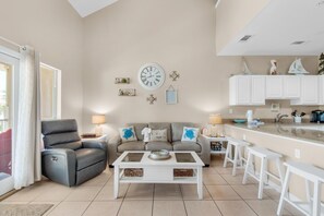 Living area - Caribbean Dunes 225 (Destin)