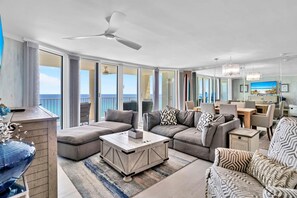 Leilighet, flere senger (Long Beach Resort 1-904) | Oppholdsområde | TV